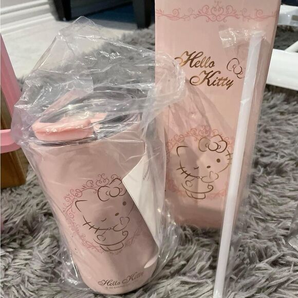 NEW Sanrio Hello Kitty Blush Pink Tumbler with Straw - Picture 3 of 3